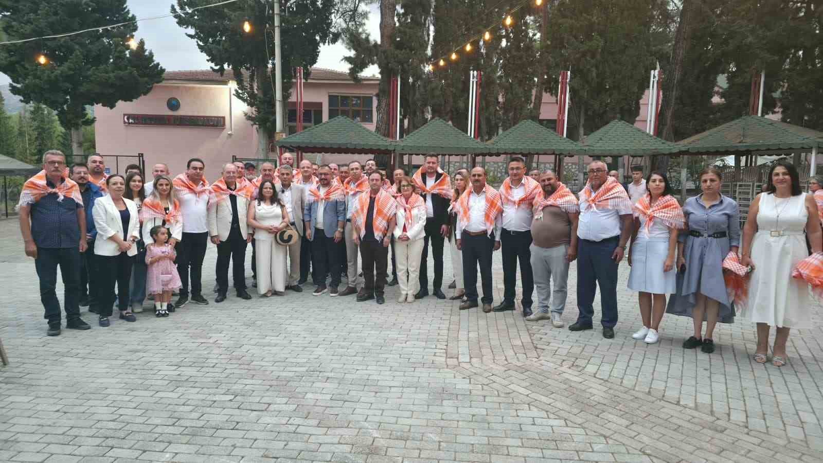 Çal’da yağmur da coşku da dinmedi