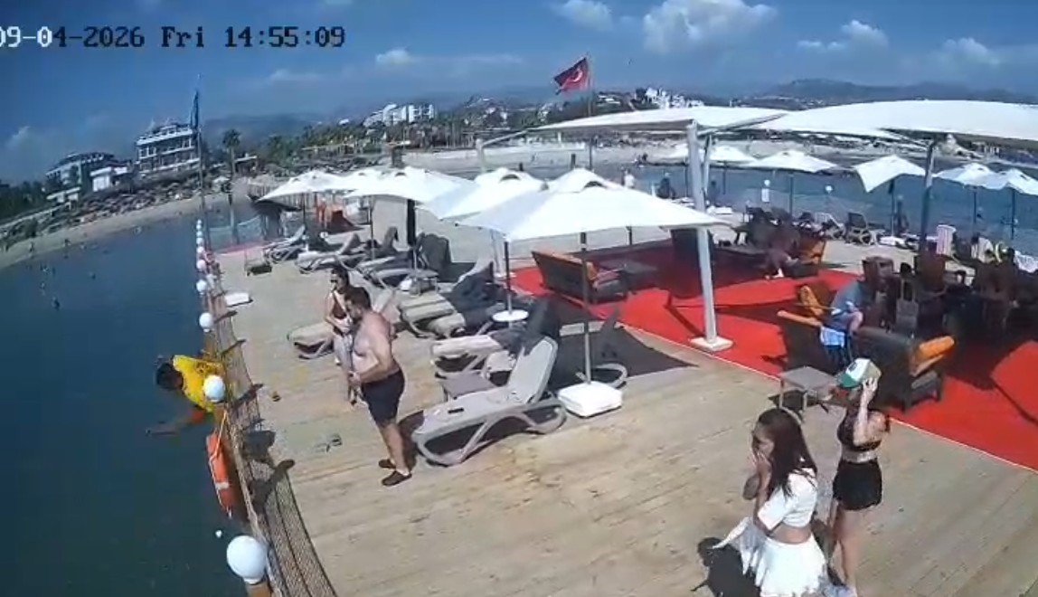Alanya’da iskeleden sığ suya balıklama atlayan adam hayatını kaybetti