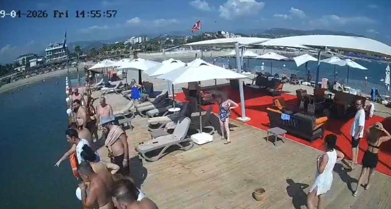 Alanya’da iskeleden sığ suya balıklama atlayan adam hayatını kaybetti