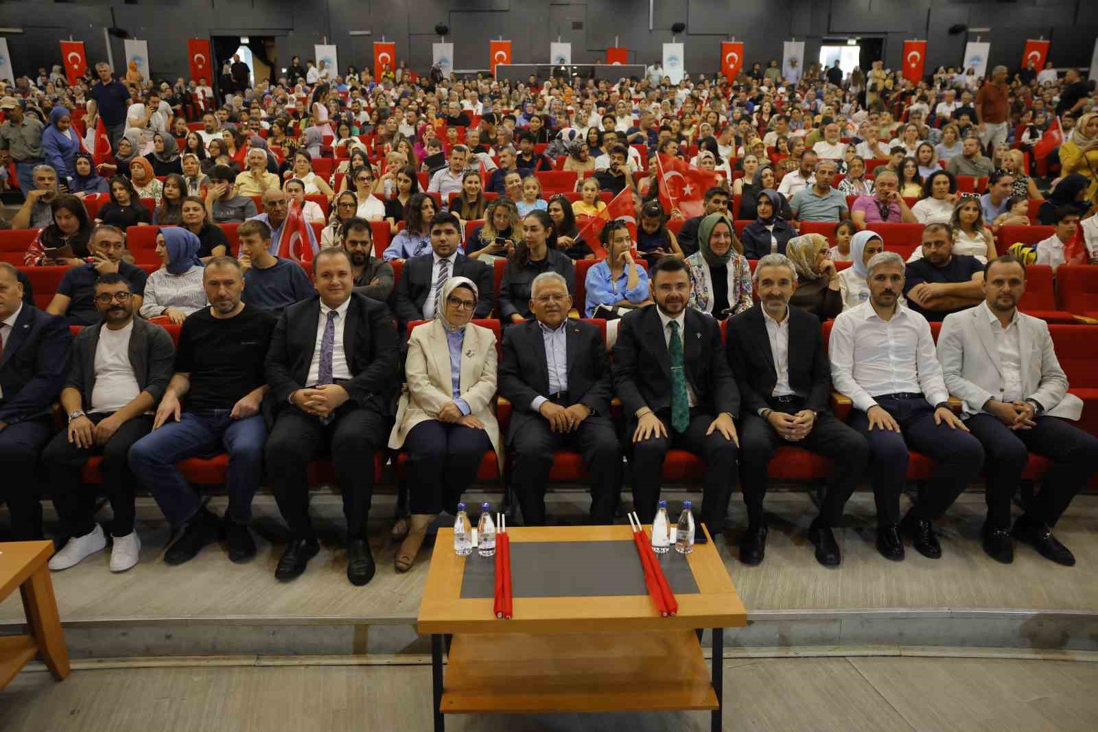 Büyükşehir Belediyesi Konservatuvarı’nda bin 865 kursiyer sertifika aldı