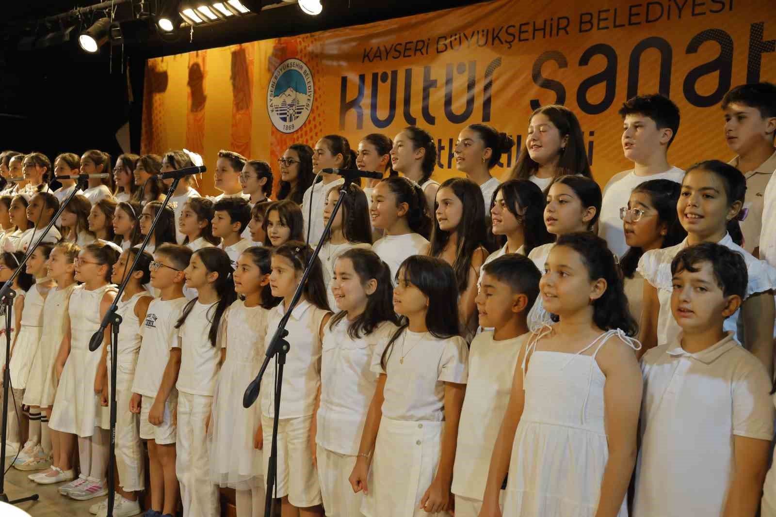Büyükşehir Belediyesi Konservatuvarı’nda bin 865 kursiyer sertifika aldı
