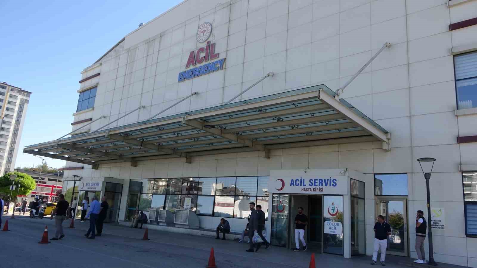 Silaj makinesine bacağını kaptıran gencin ayağı koptu