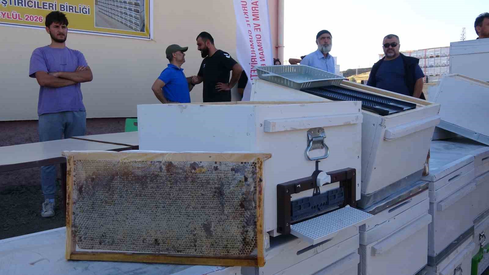 Yozgat’ta arıcılara hibe destekli kovan dağıtımı yapıldı