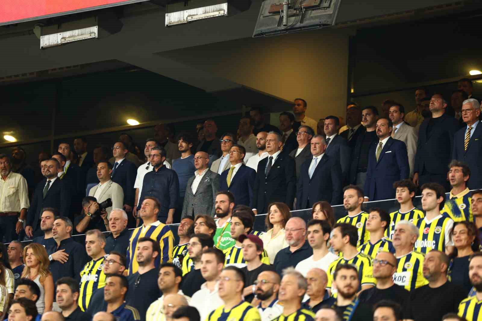 Bakan Bak, Fenerbahçe - Beşiktaş derbisini takip etti