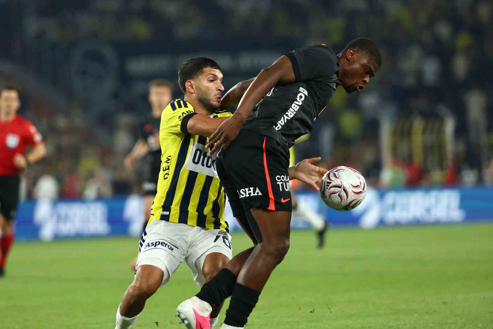 Trendyol Süper Lig: Fenerbahçe: 0 - Beşiktaş: 0 (Maç devam ediyor)