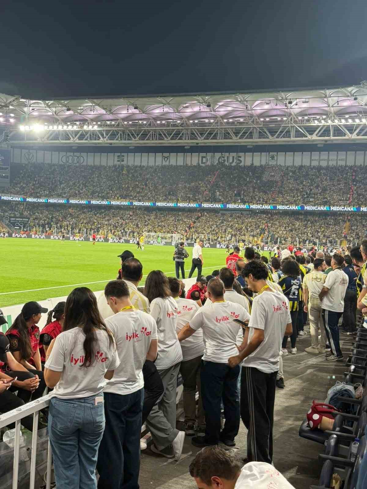 Fenerbahçe - Beşiktaş derbisinde ’İyilik var’ mesajı