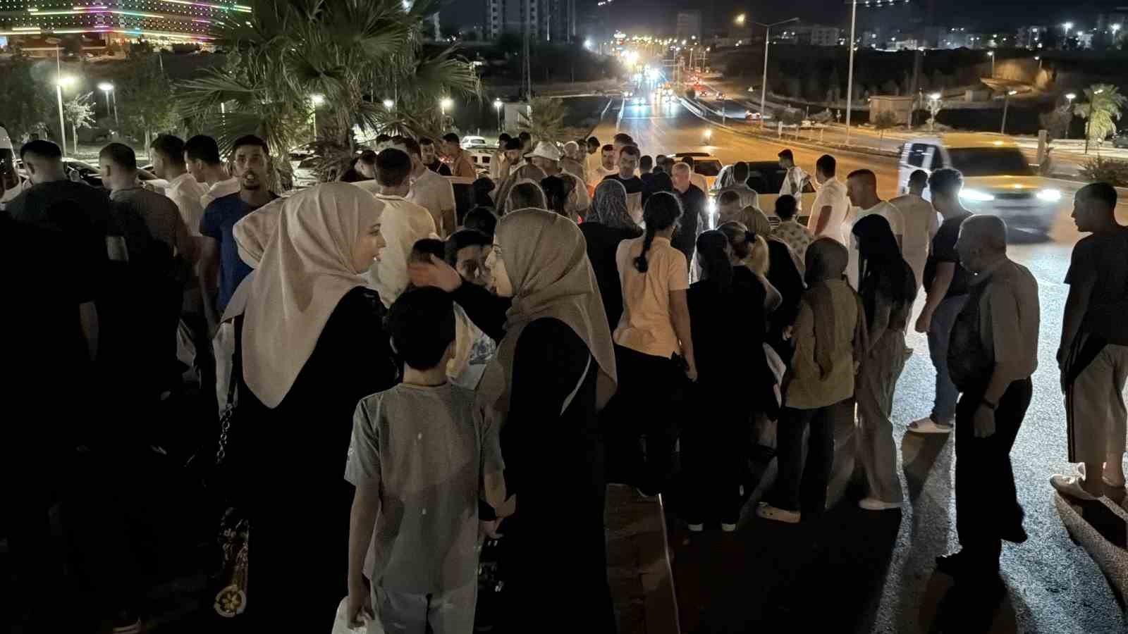 Kontrolden çıkan otomobil park halindeki araca çarptı: 5 yaralı