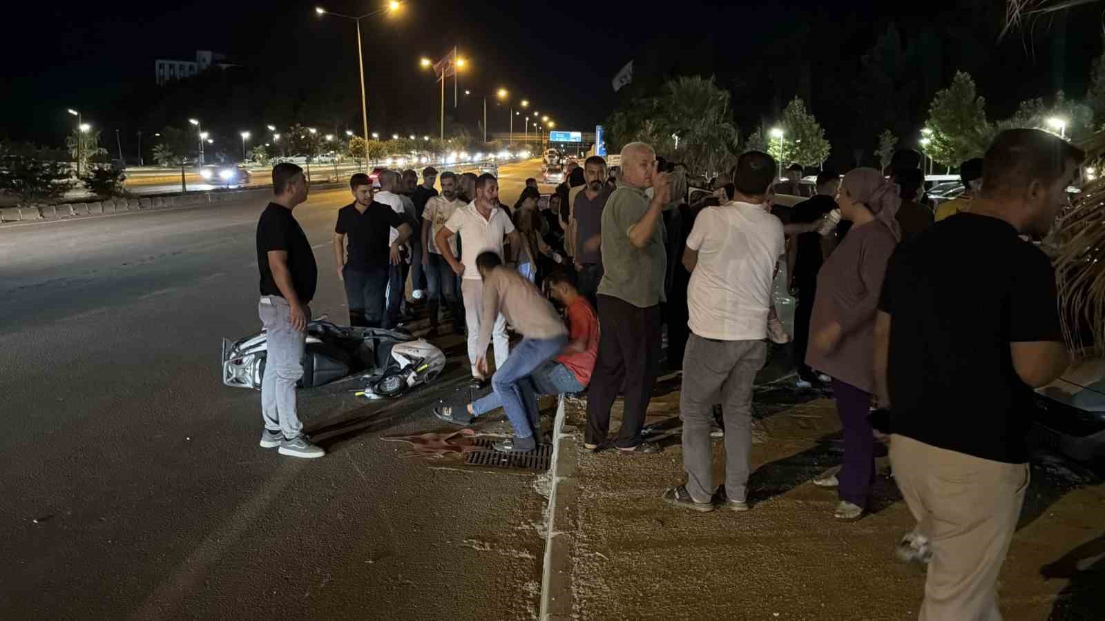 Kontrolden çıkan otomobil park halindeki araca çarptı: 5 yaralı