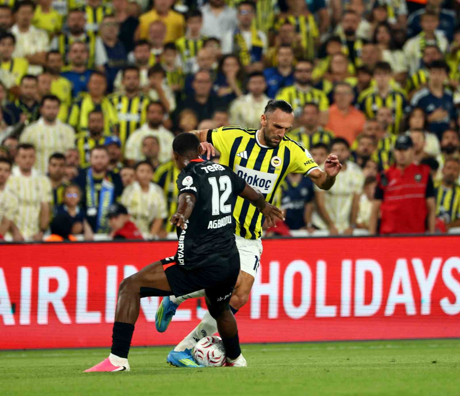 Trendyol Süper Lig: Fenerbahçe: 1 - Beşiktaş: 1 (İlk yarı)