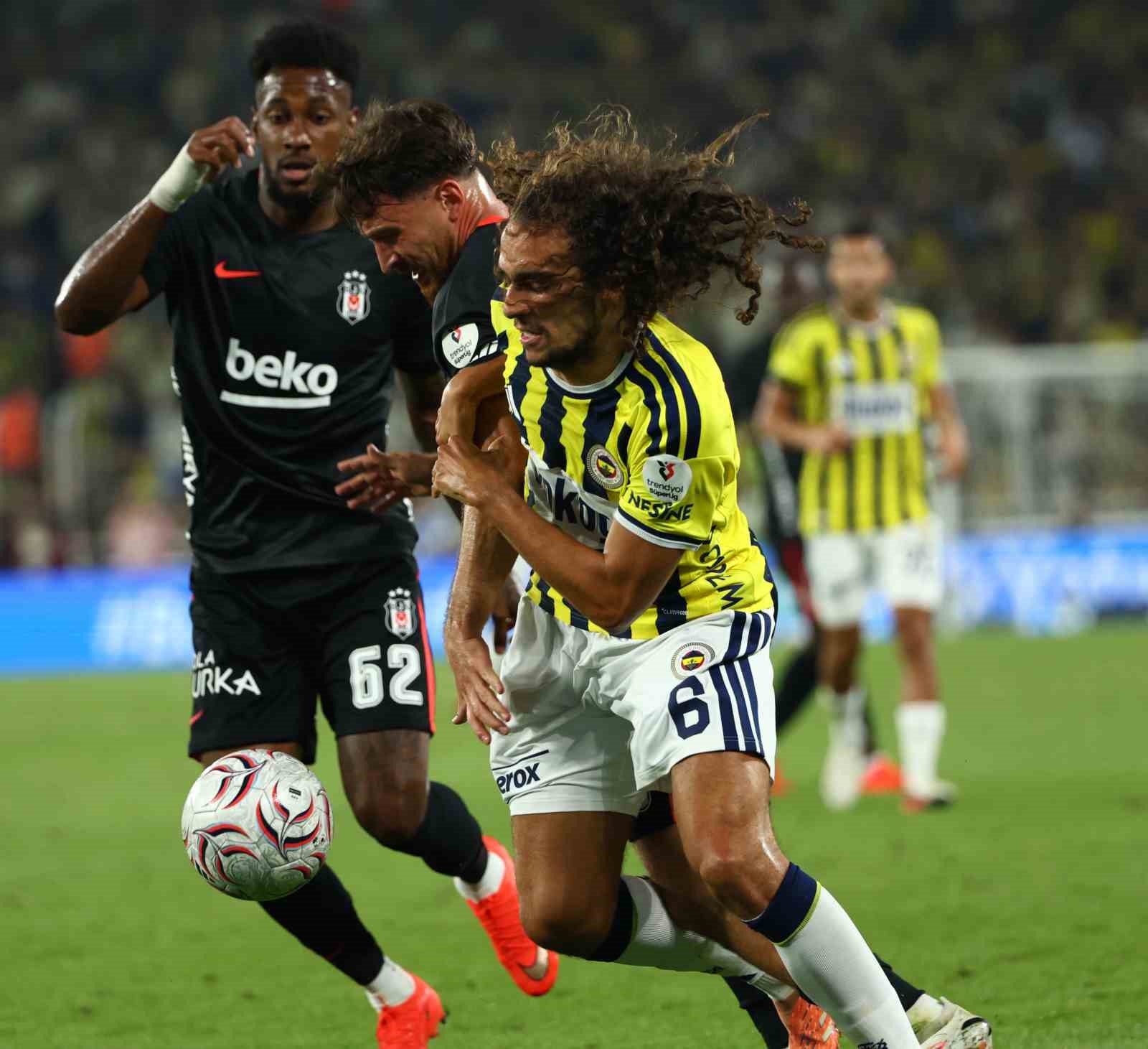 Trendyol Süper Lig: Fenerbahçe: 1 - Beşiktaş: 1 (İlk yarı)