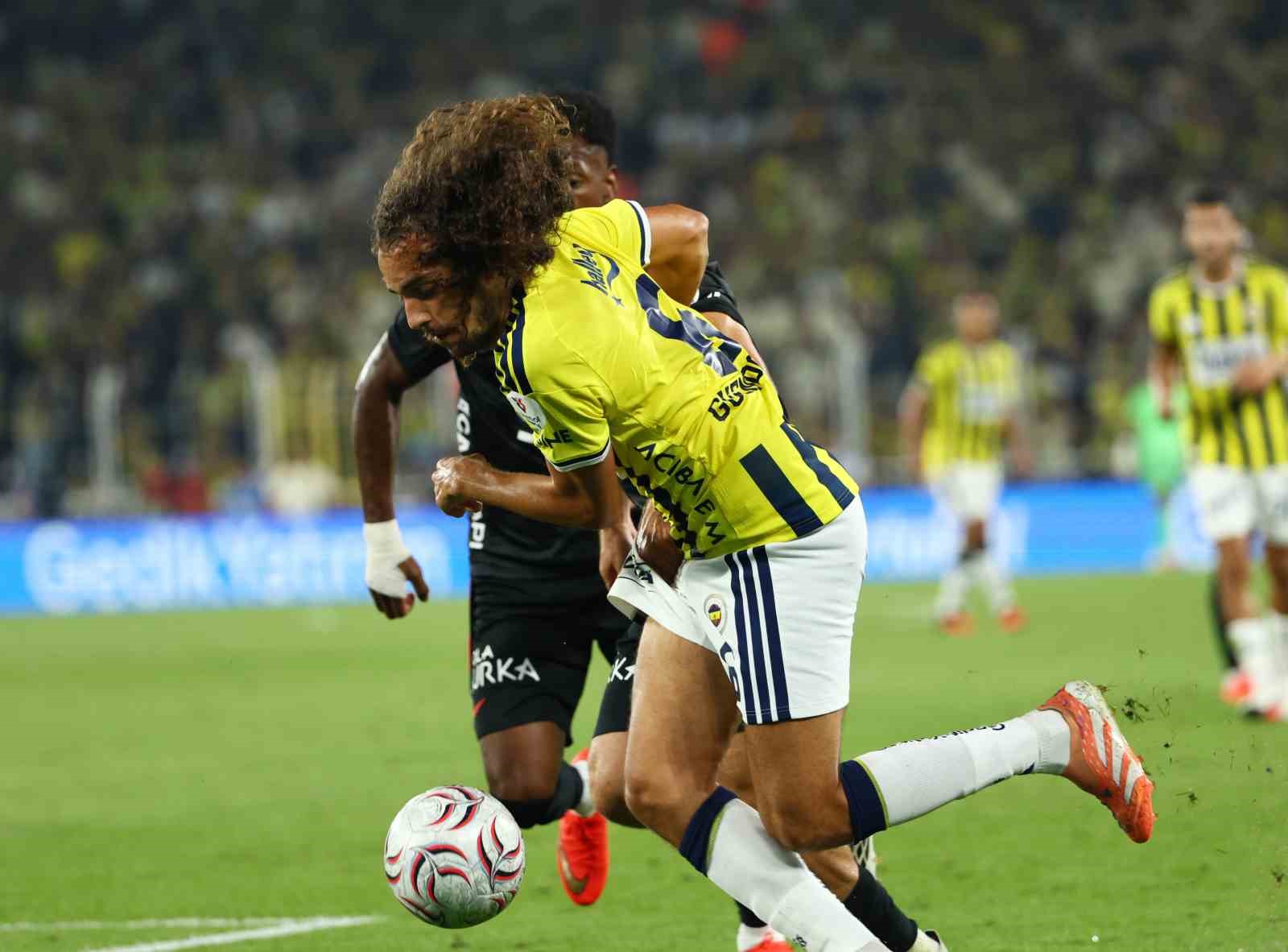 Trendyol Süper Lig: Fenerbahçe: 1 - Beşiktaş: 1 (İlk yarı)