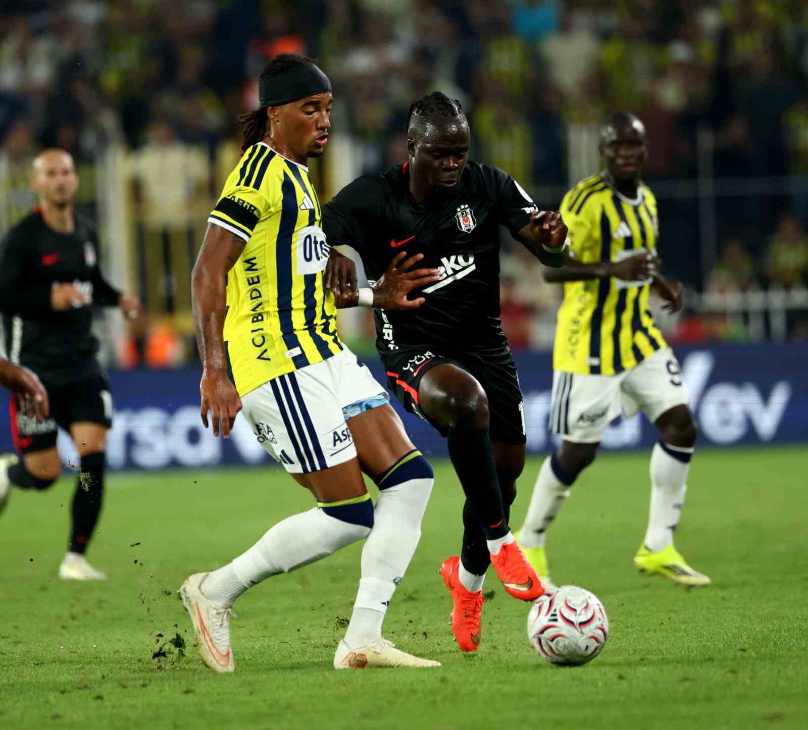 Trendyol Süper Lig: Fenerbahçe: 1 - Beşiktaş: 1 (İlk yarı)