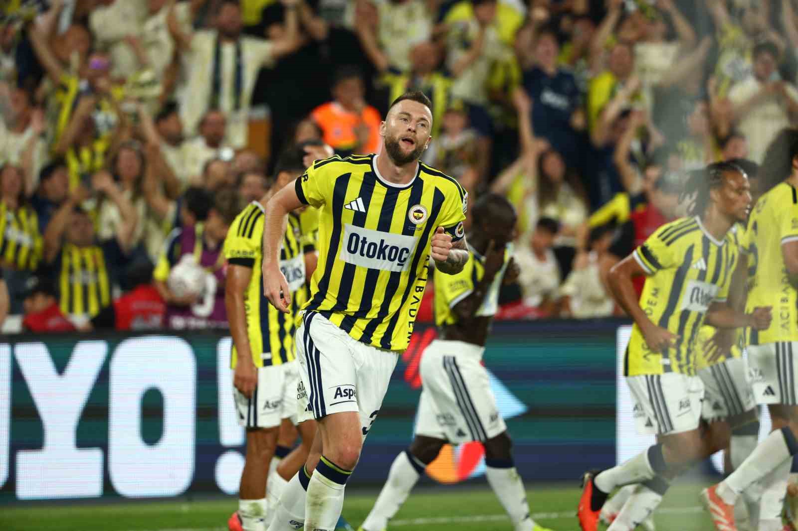 Trendyol Süper Lig: Fenerbahçe: 1 - Beşiktaş: 1 (İlk yarı)