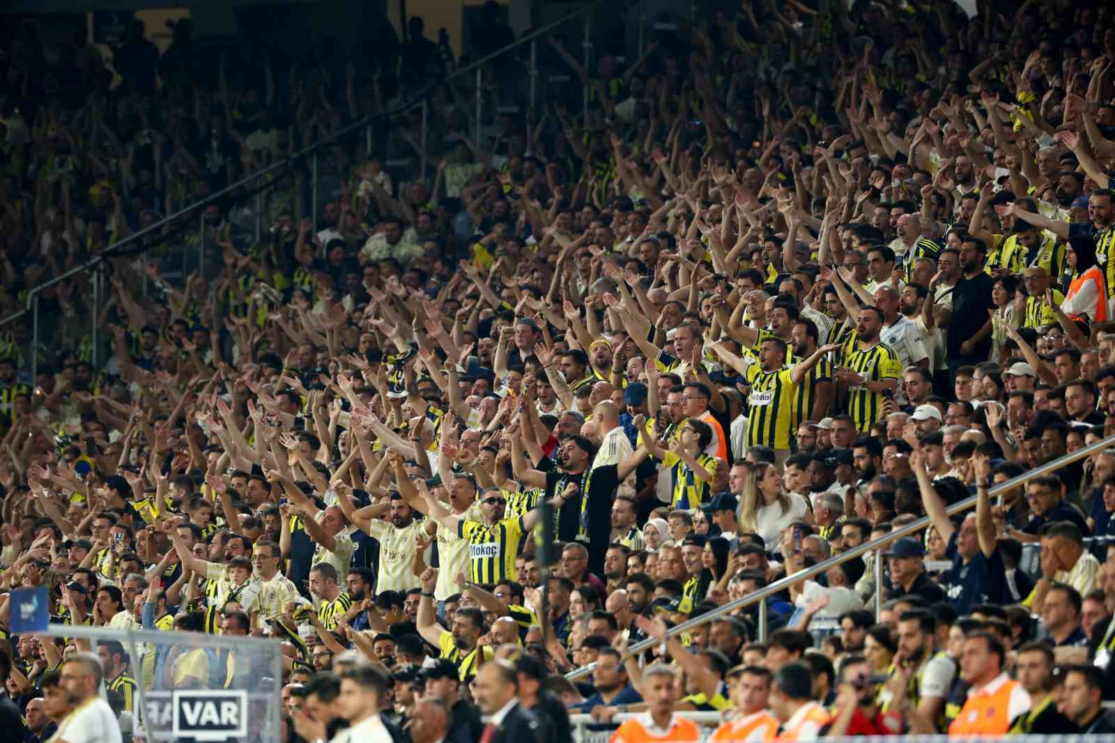 Trendyol Süper Lig: Fenerbahçe: 1 - Beşiktaş: 1 (İlk yarı)