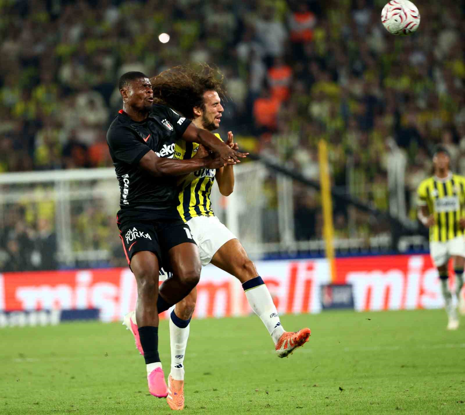 Trendyol Süper Lig: Fenerbahçe: 1 - Beşiktaş: 1 (İlk yarı)