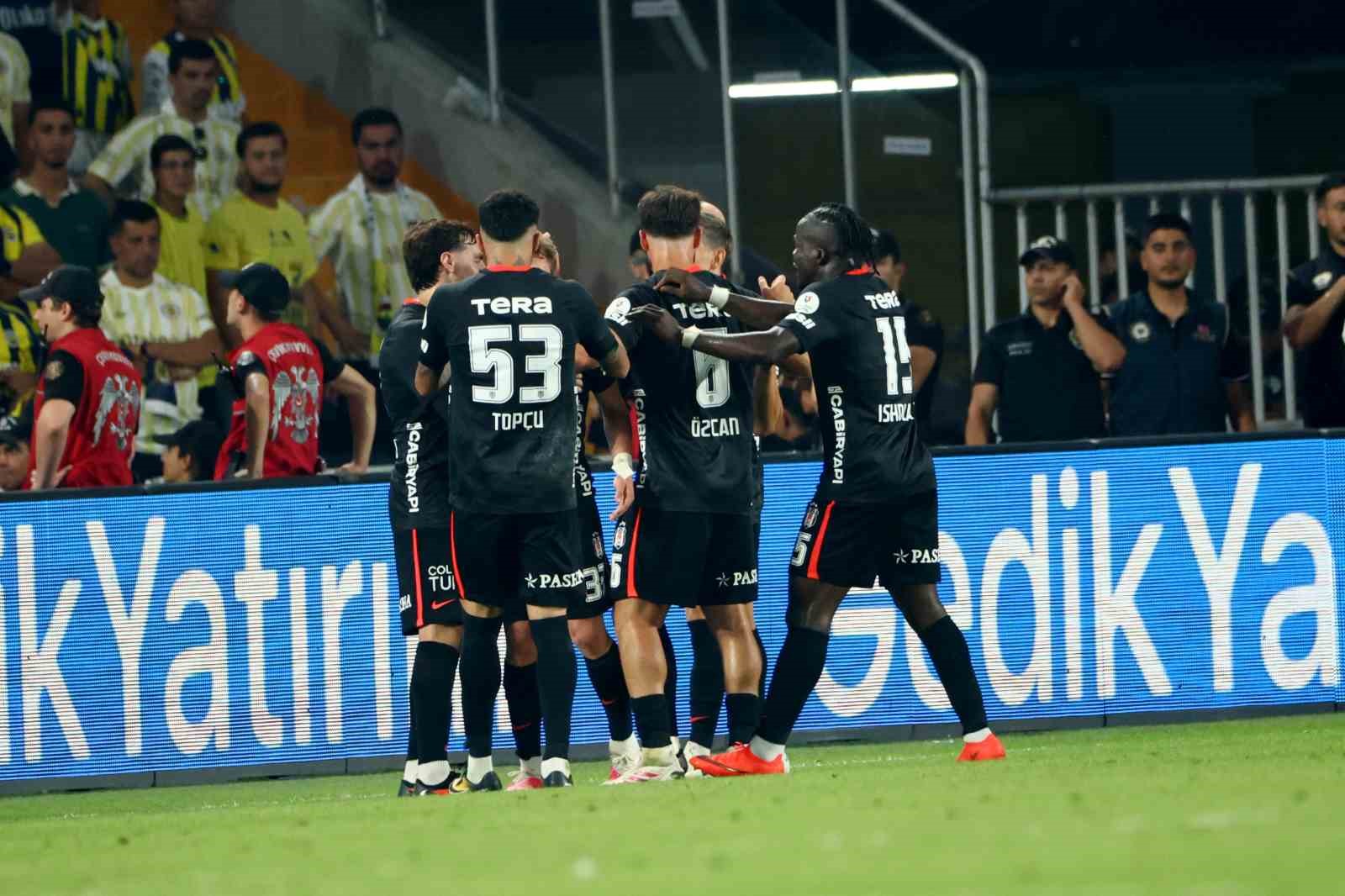 Trendyol Süper Lig: Fenerbahçe: 1 - Beşiktaş: 1 (İlk yarı)