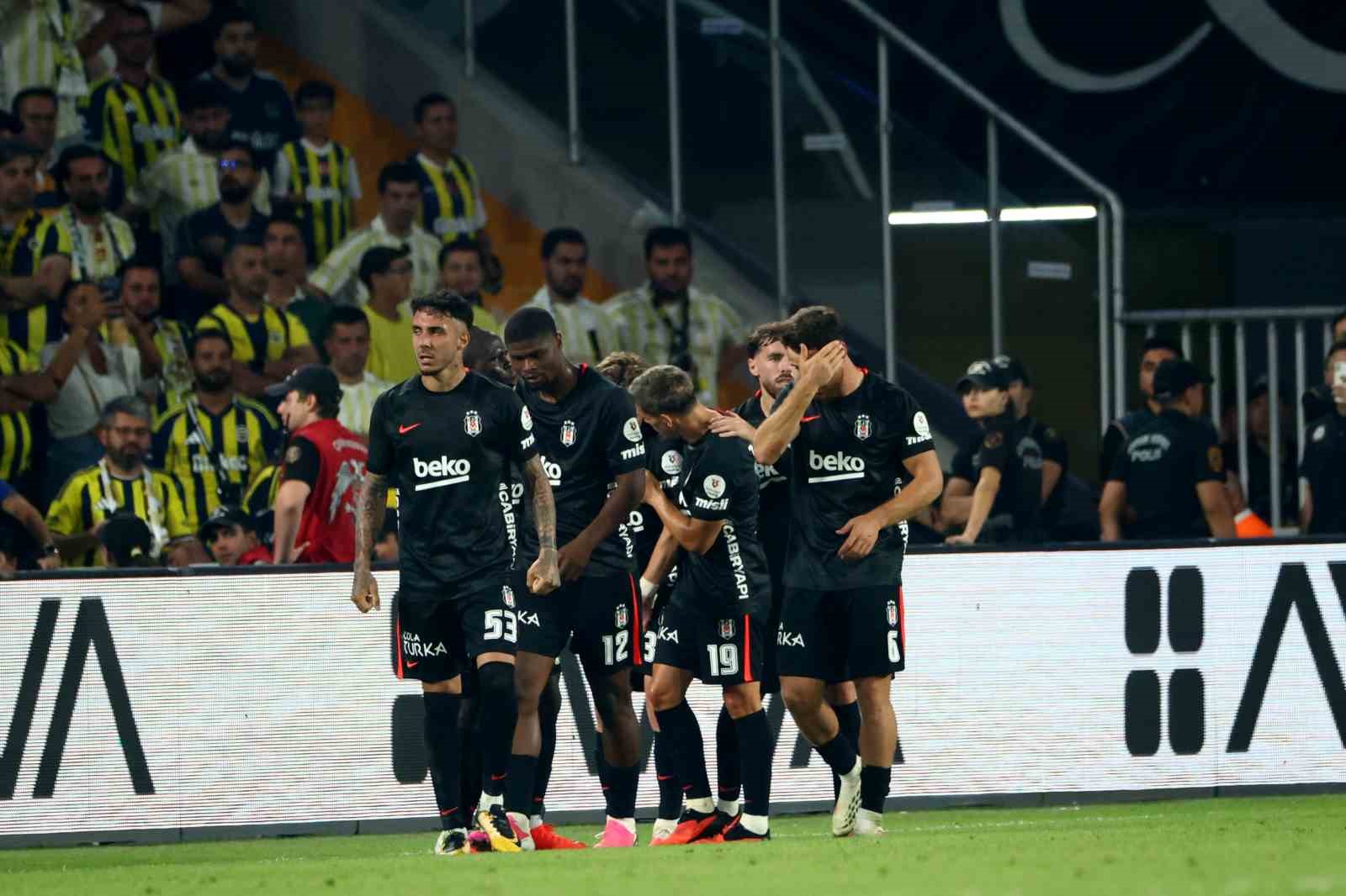 Trendyol Süper Lig: Fenerbahçe: 1 - Beşiktaş: 1 (İlk yarı)