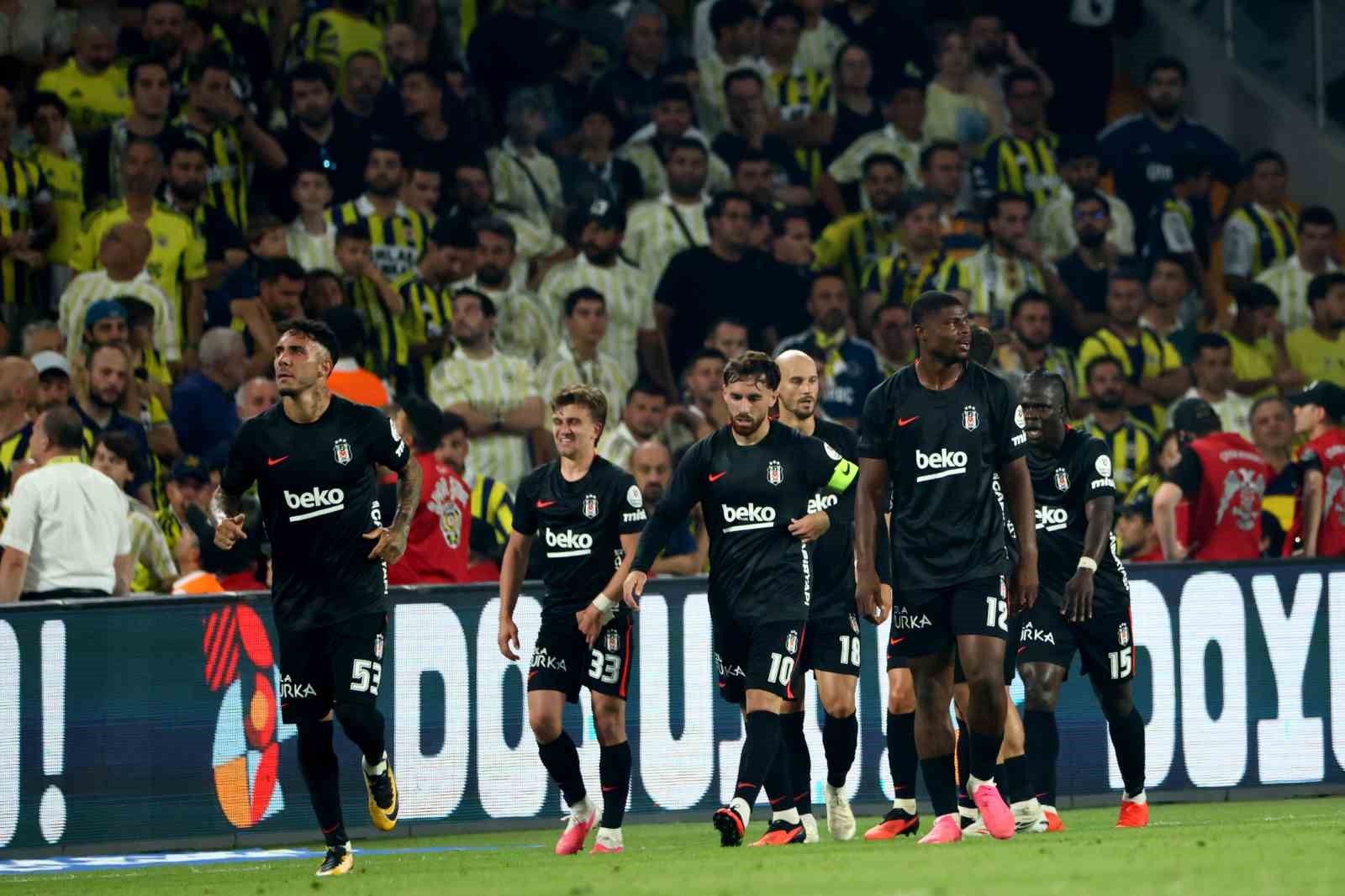 Trendyol Süper Lig: Fenerbahçe: 1 - Beşiktaş: 1 (İlk yarı)