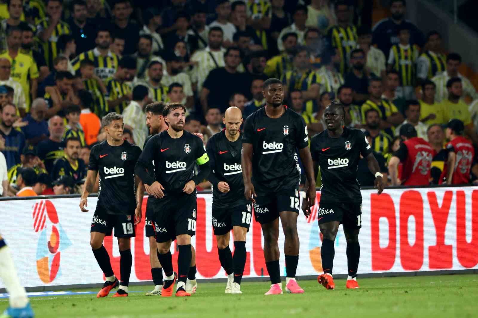 Trendyol Süper Lig: Fenerbahçe: 1 - Beşiktaş: 1 (İlk yarı)