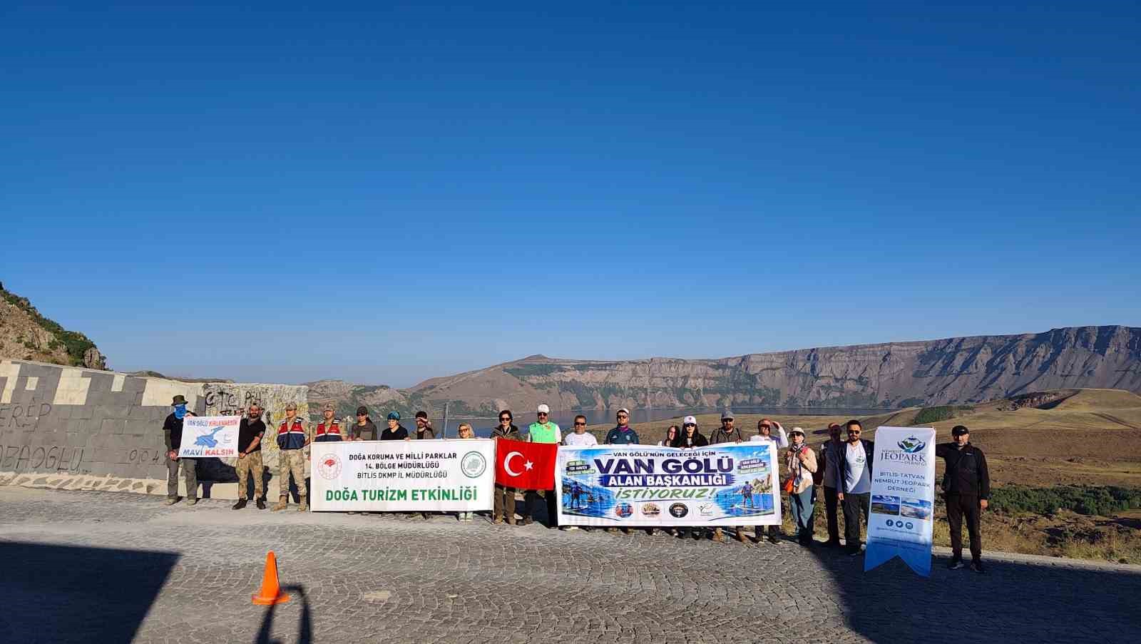 Nemrut Kalderası’nda 30 kilometrelik çanak yürüyüşü