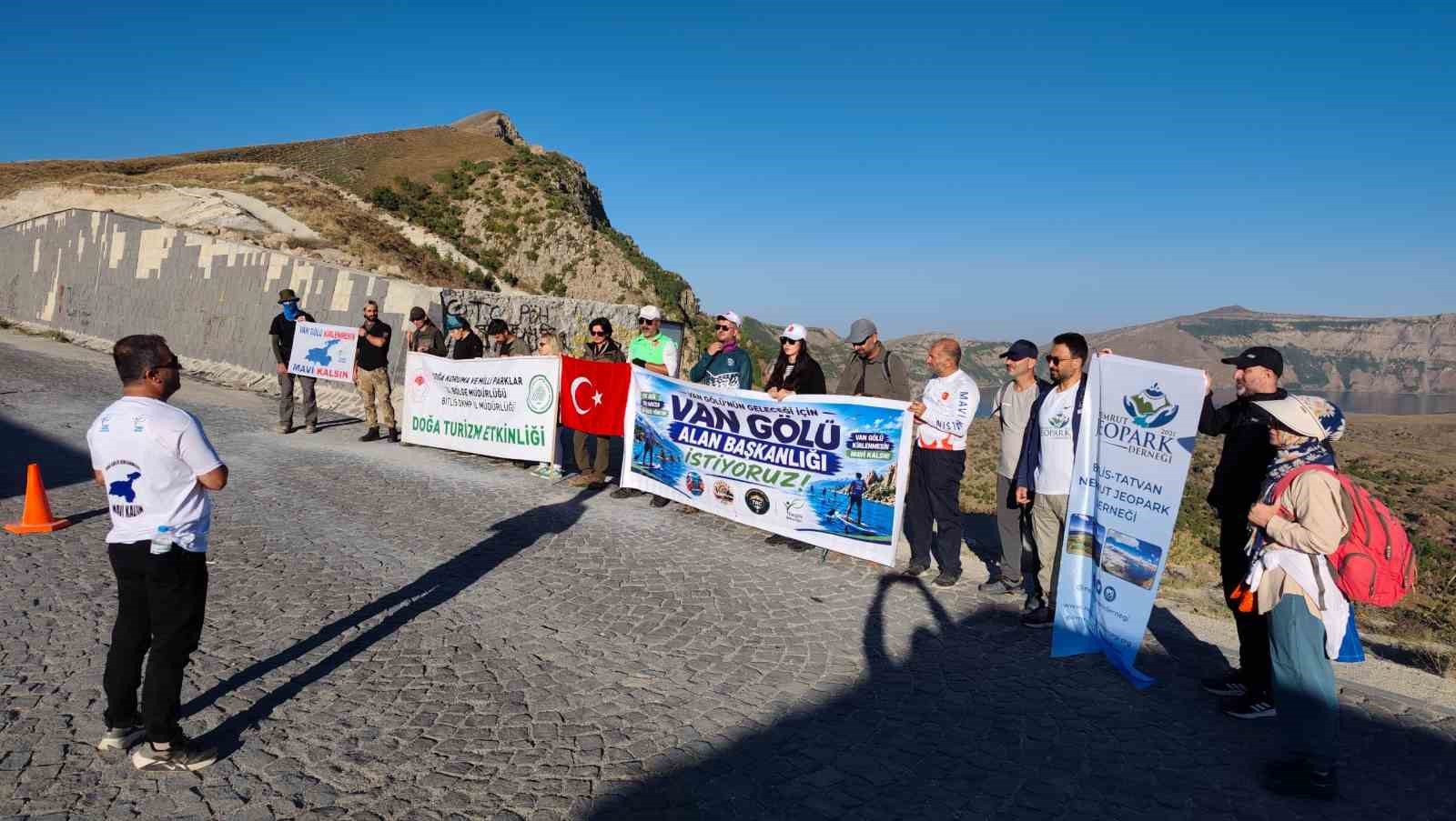 Nemrut Kalderası’nda 30 kilometrelik çanak yürüyüşü