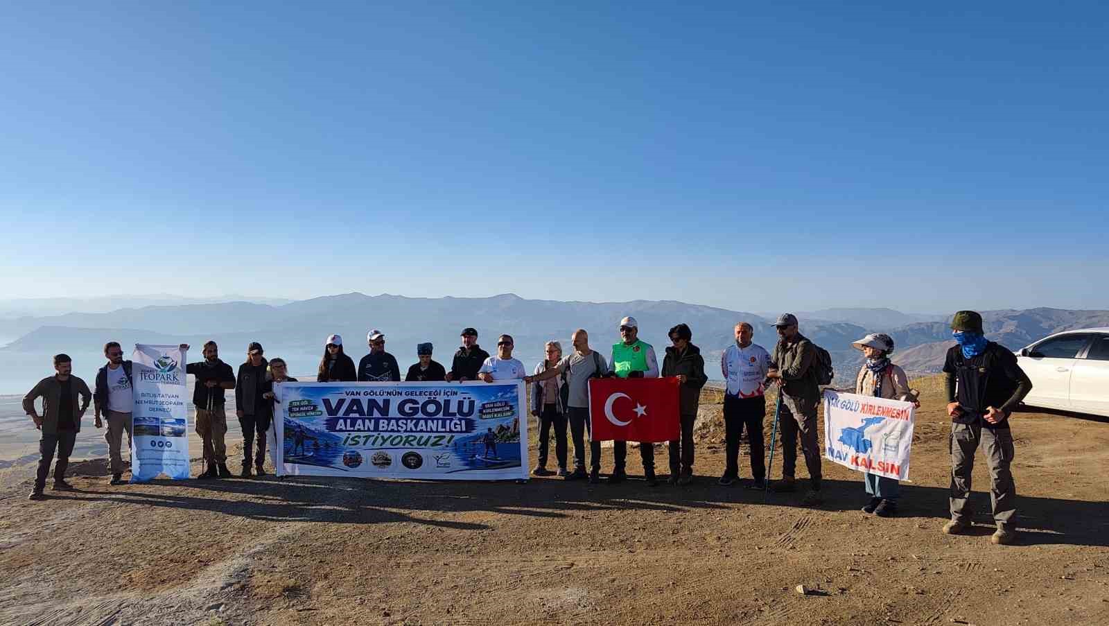 Nemrut Kalderası’nda 30 kilometrelik çanak yürüyüşü