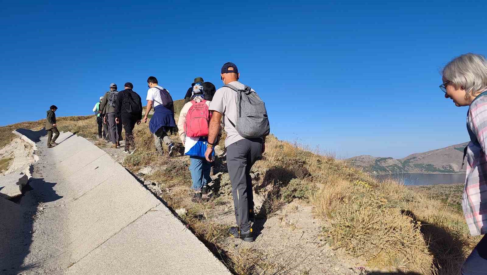 Nemrut Kalderası’nda 30 kilometrelik çanak yürüyüşü