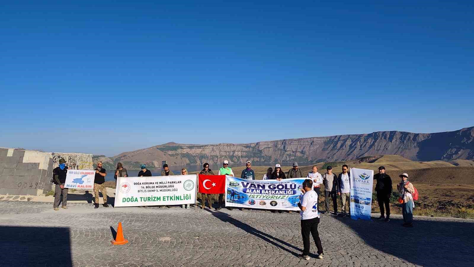Nemrut Kalderası’nda 30 kilometrelik çanak yürüyüşü