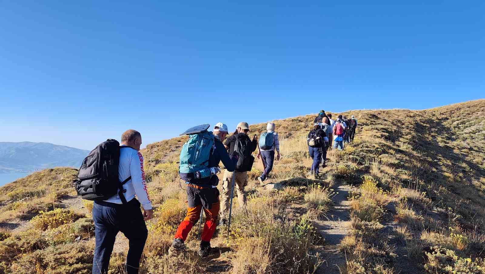 Nemrut Kalderası’nda 30 kilometrelik çanak yürüyüşü