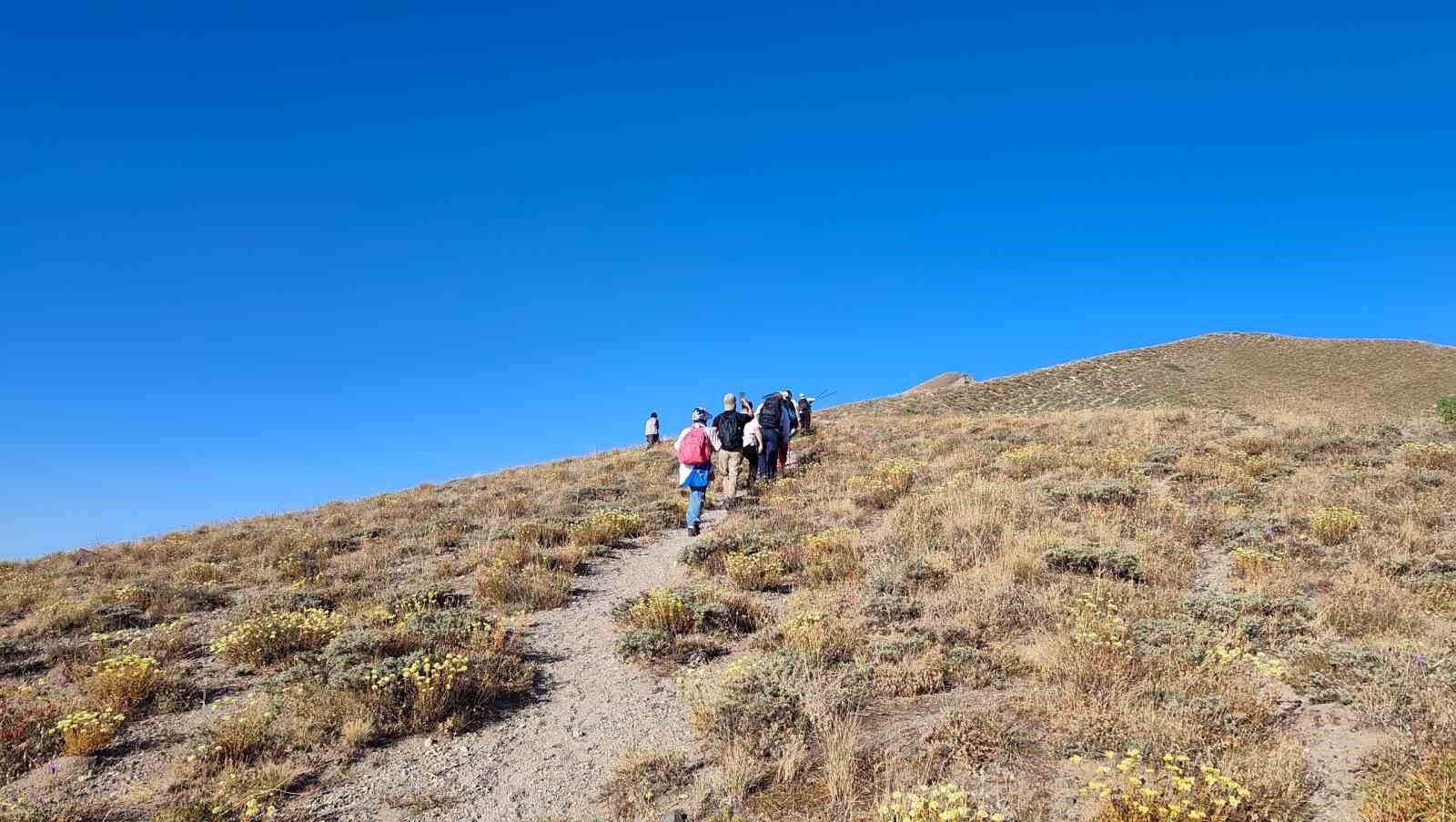Nemrut Kalderası’nda 30 kilometrelik çanak yürüyüşü