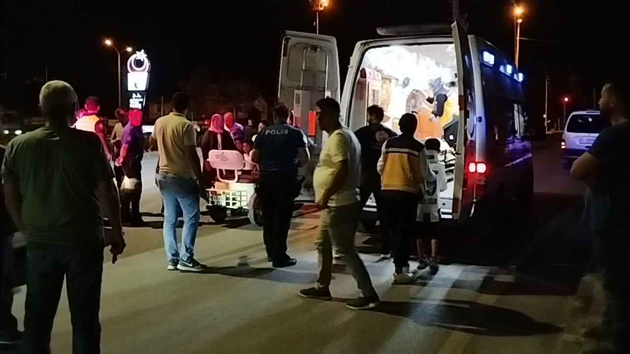 Otomobil ile elektrikli motosiklet çarpıştı: 3 yaralı
