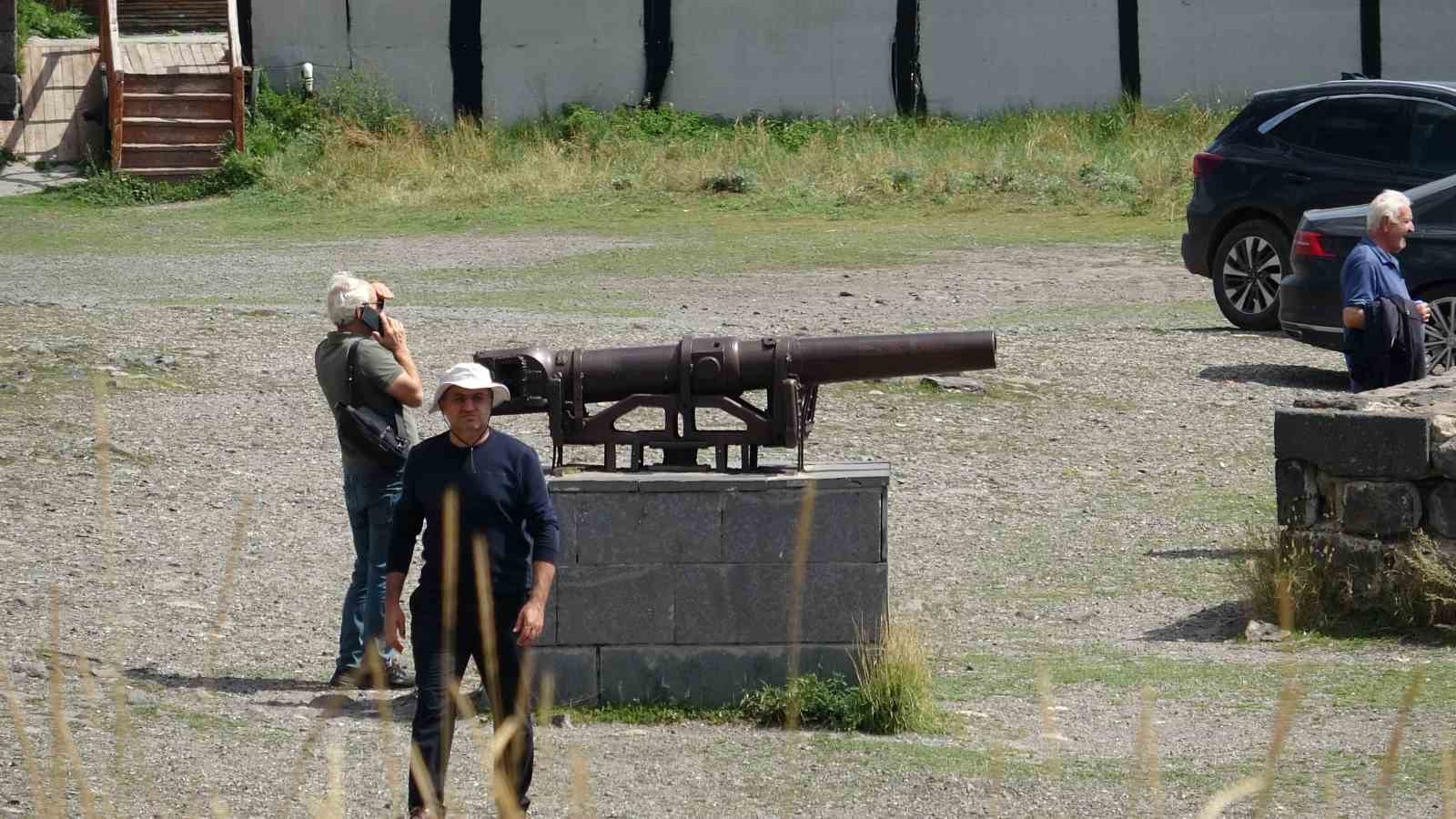 Kars’ın zirvesinde 900 yıllık tarih: Kars Kalesi ihtişamıyla büyülüyor
