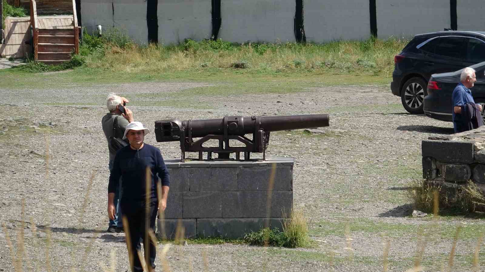 Kars’ın zirvesinde 900 yıllık tarih: Kars Kalesi ihtişamıyla büyülüyor
