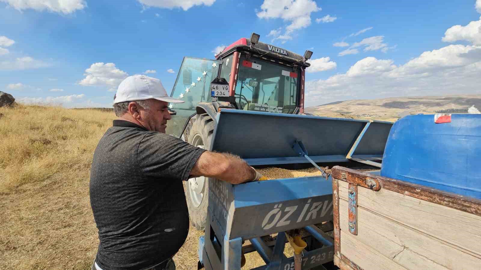 Adilcevaz’da buğday ekim sezonu başladı