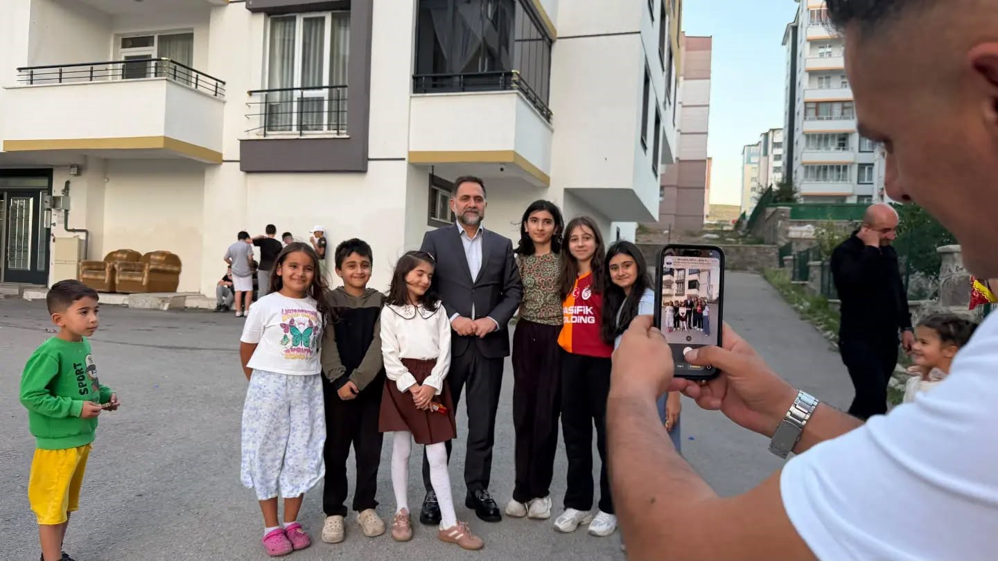 Başkan Uçar, Hilalkent’te çalışmaları inceledi, vatandaşları dinledi