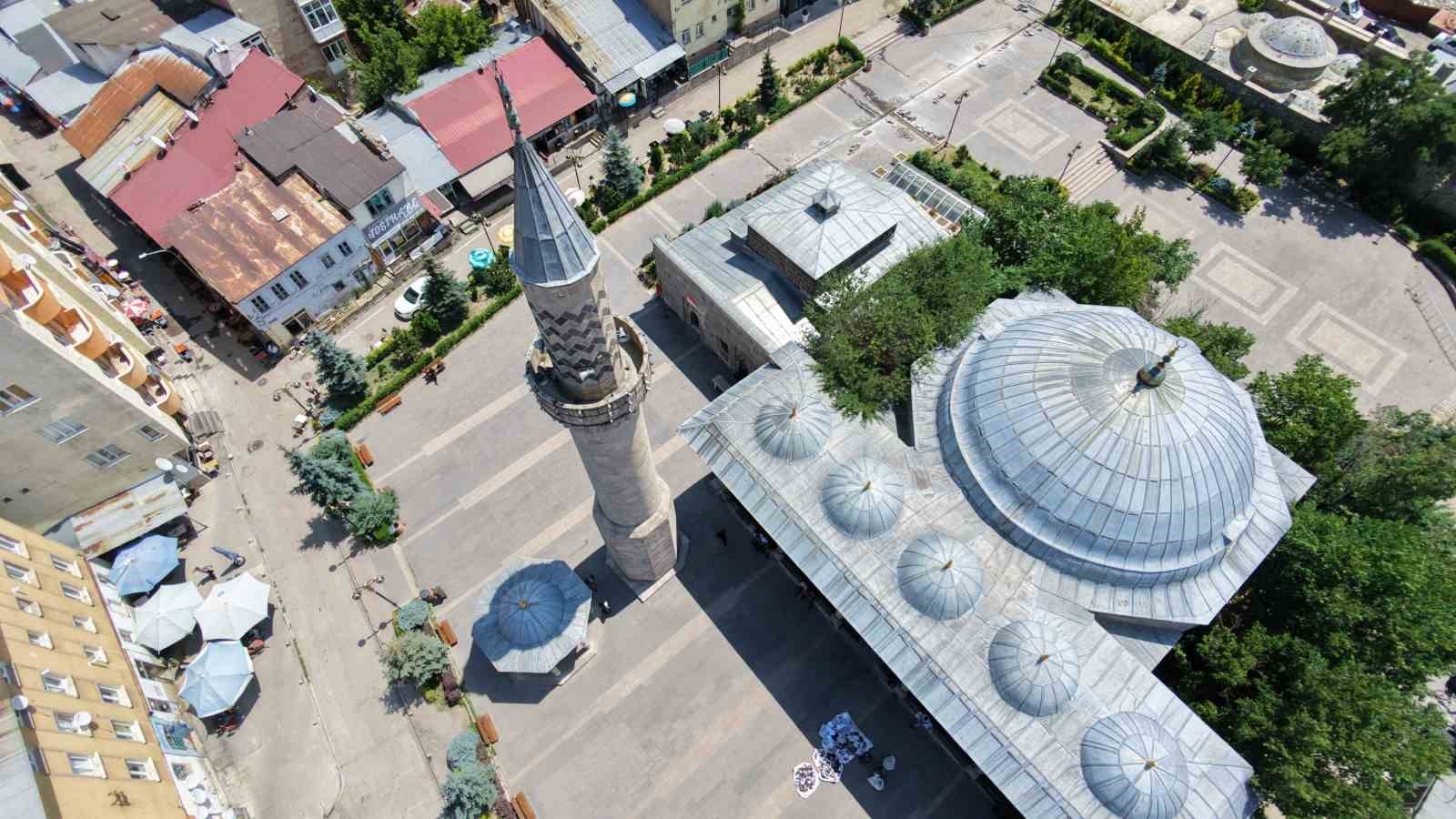 Önce minare yapıldı, cami sonradan eklendi