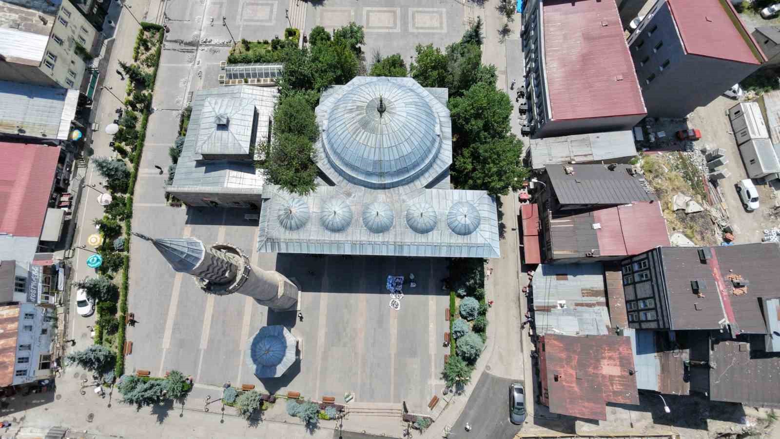 Önce minare yapıldı, cami sonradan eklendi