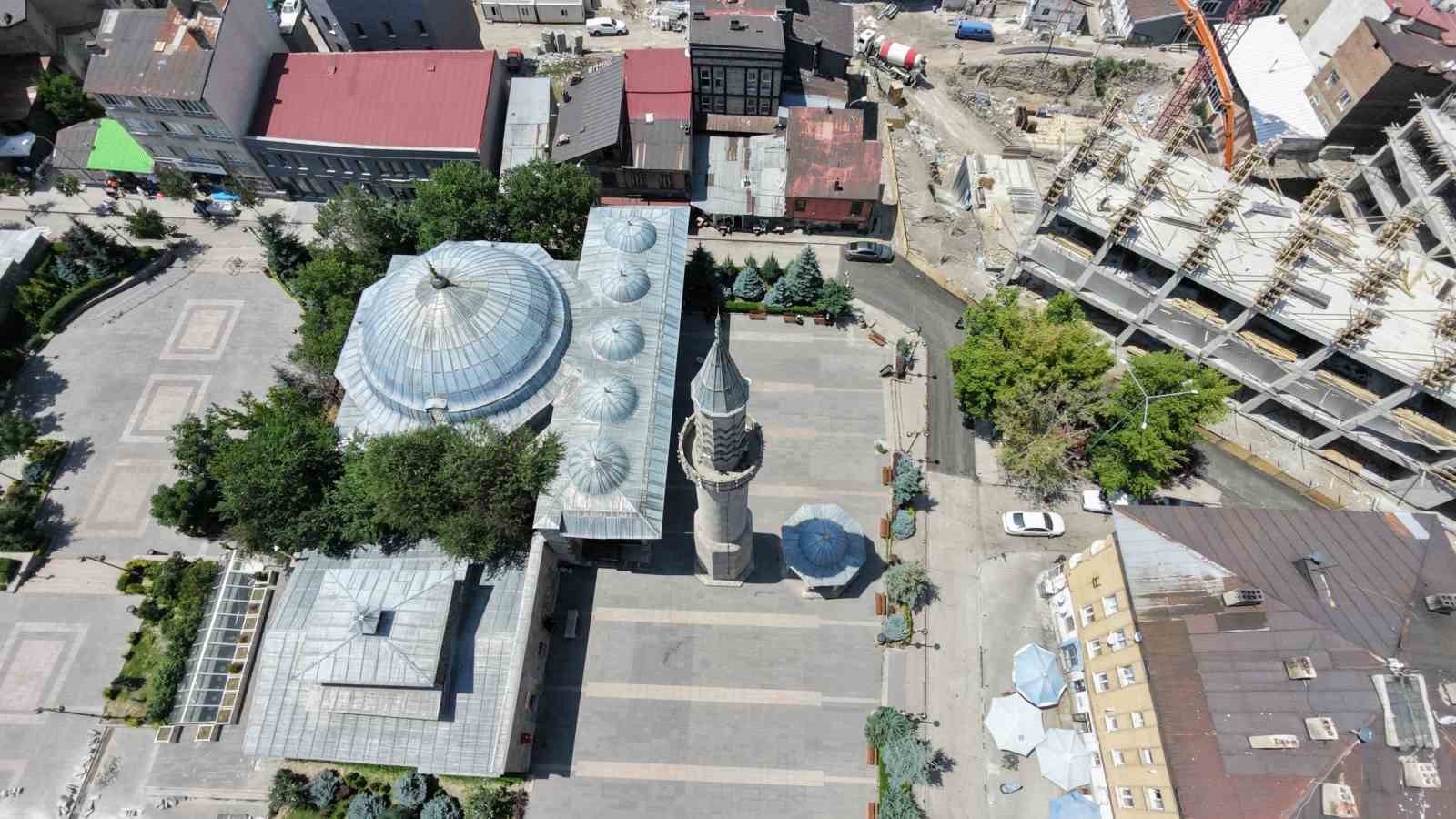 Önce minare yapıldı, cami sonradan eklendi