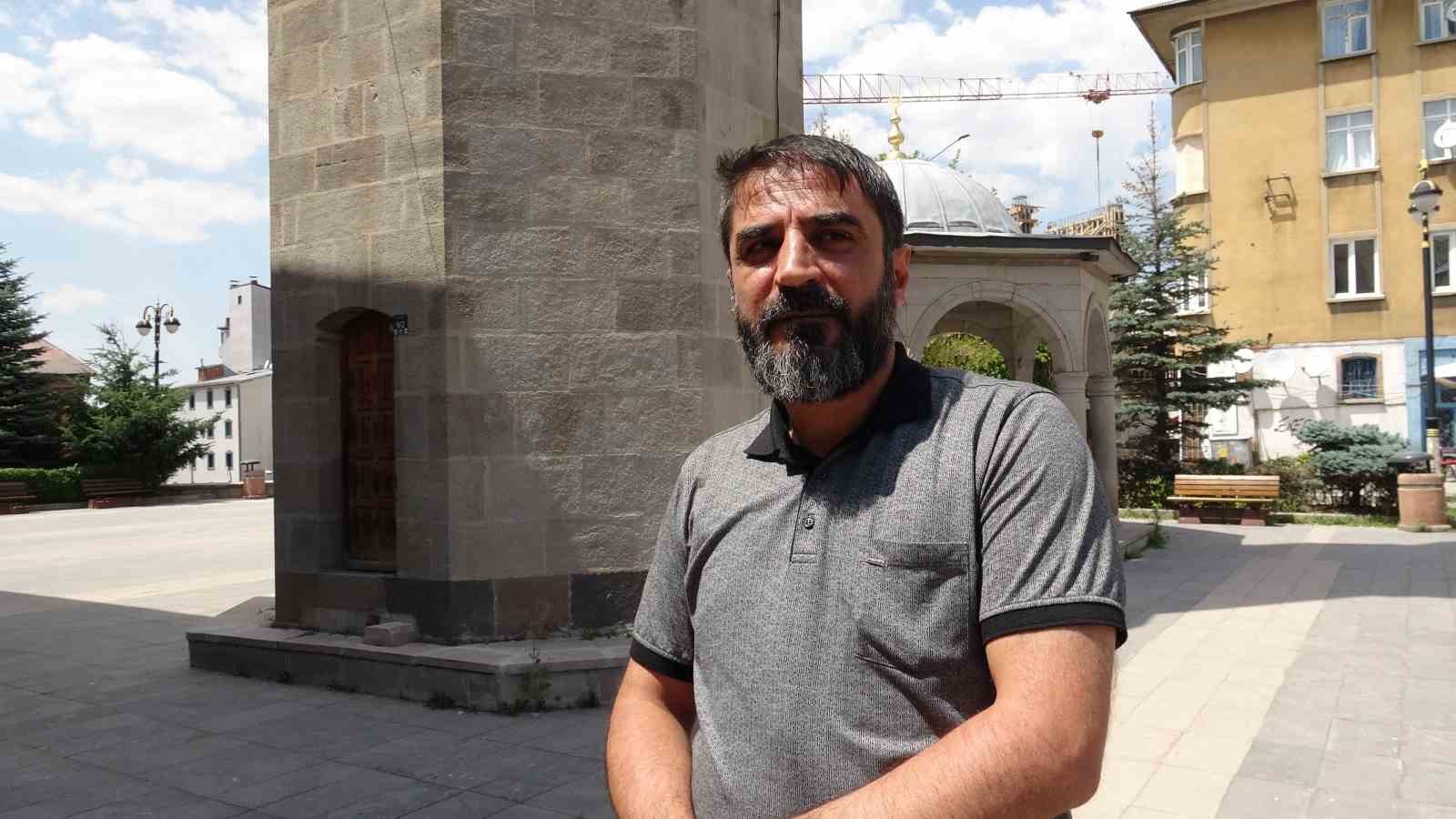 Önce minare yapıldı, cami sonradan eklendi