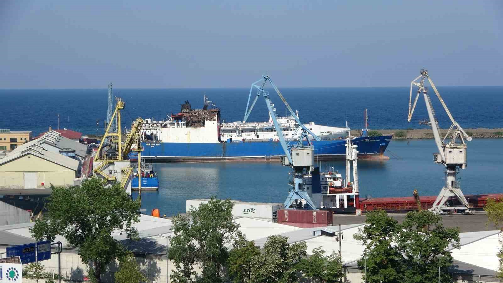 Dron saldırısına uğrayan Ro-Ro gemisi Trabzon Limanı’na demirledi