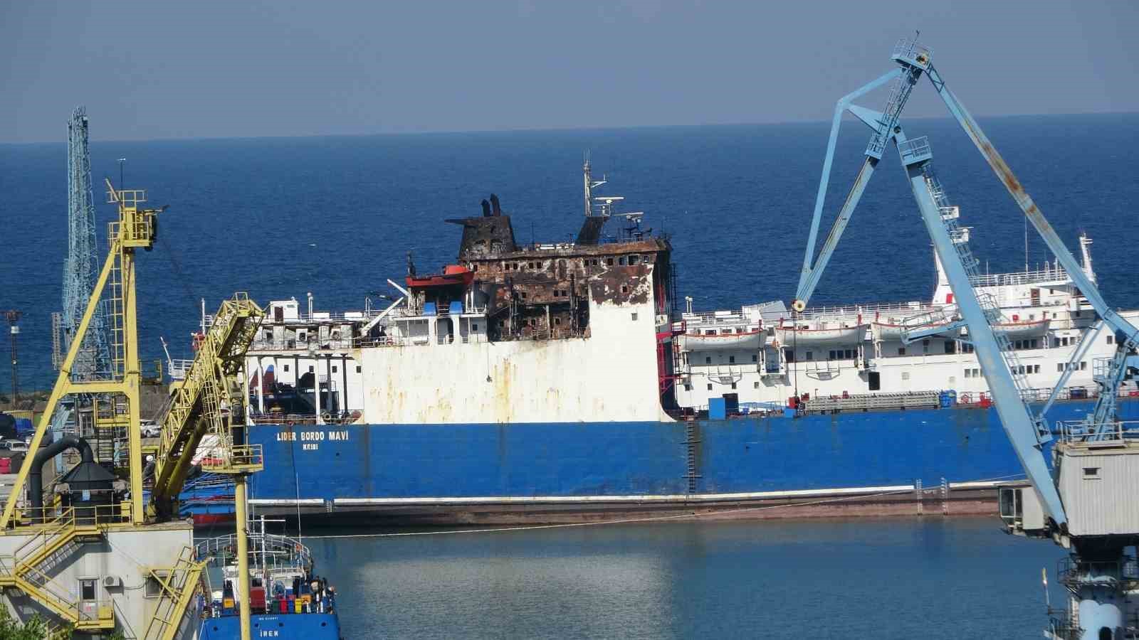 Dron saldırısına uğrayan Ro-Ro gemisi Trabzon Limanı’na demirledi