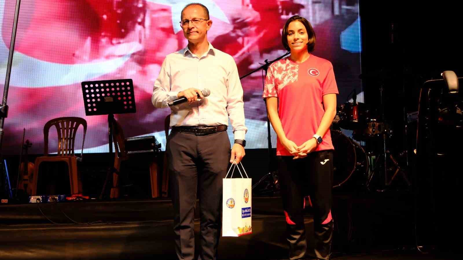 Kuyucak’ta kurtuluş coşkusu konserlerle taçlandı