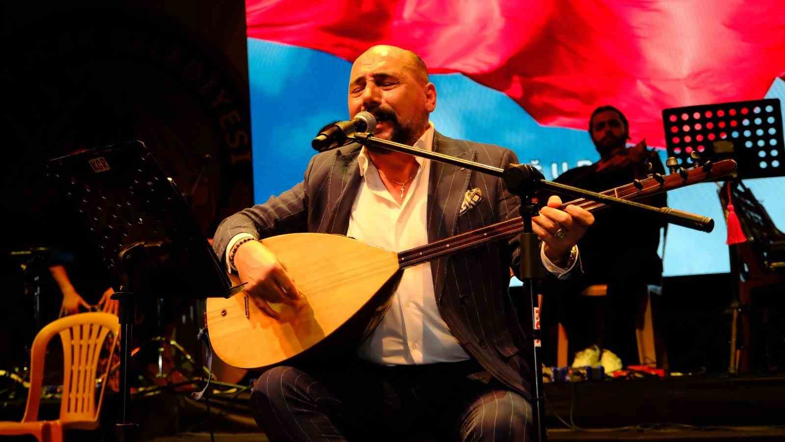 Kuyucak’ta kurtuluş coşkusu konserlerle taçlandı