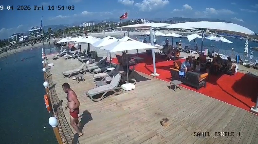 Sığ suya atlayarak hayatını kaybeden 3 çocuk babası son yolculuğuna uğurlandı