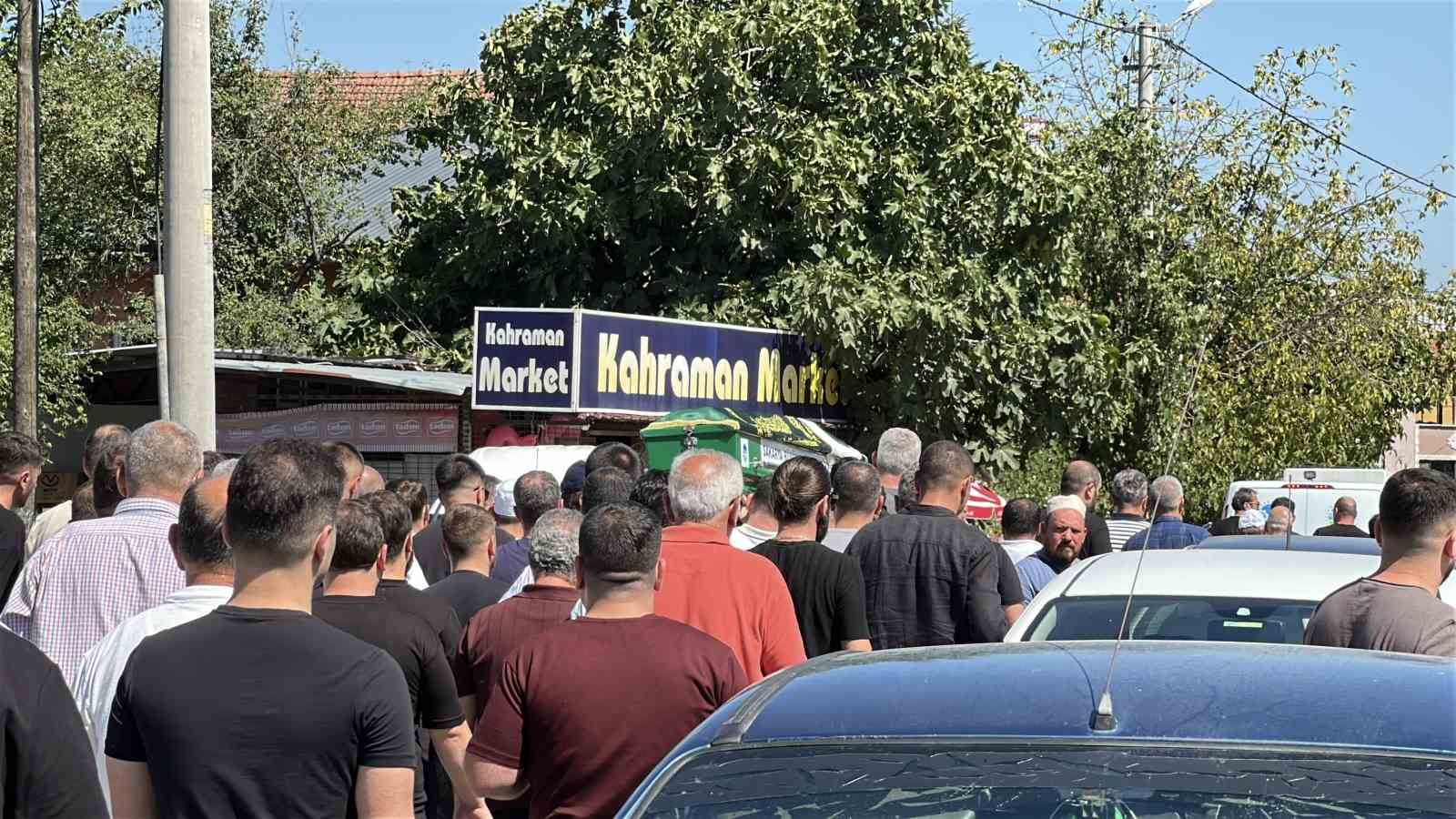 Sığ suya atlayarak hayatını kaybeden 3 çocuk babası son yolculuğuna uğurlandı