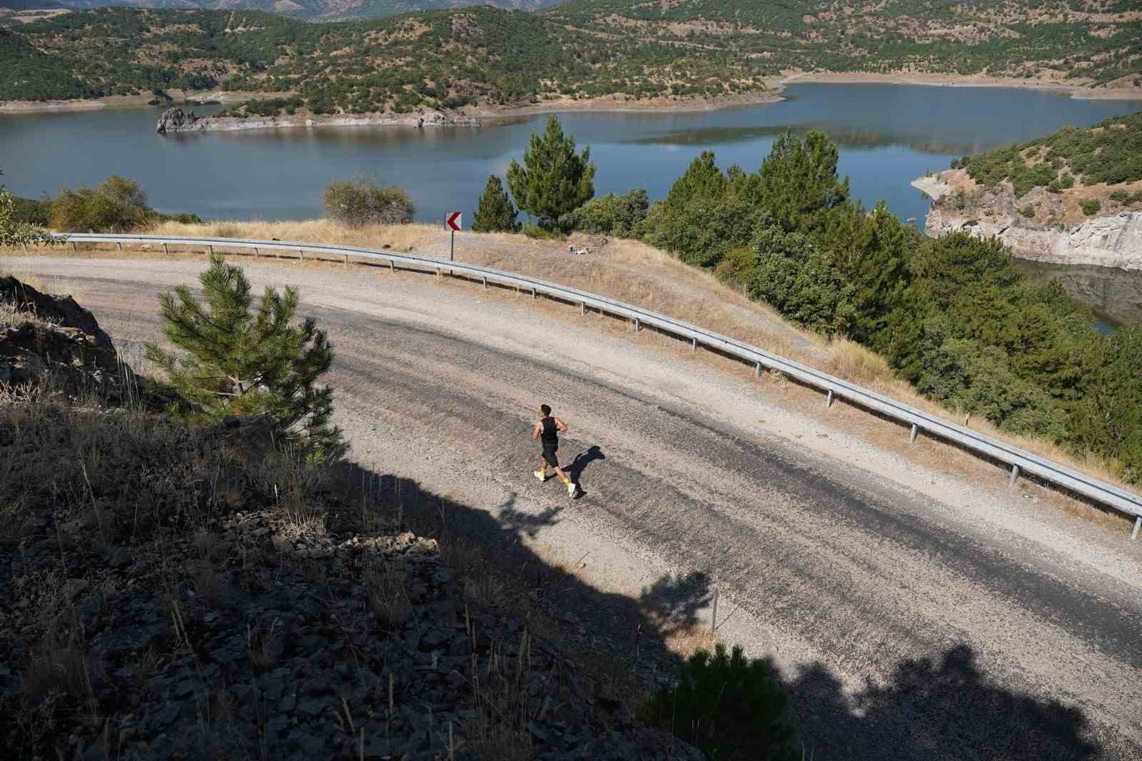 Kızılcahamam Eğrekkaya Trail Maratonu’nda spor ve doğa buluştu