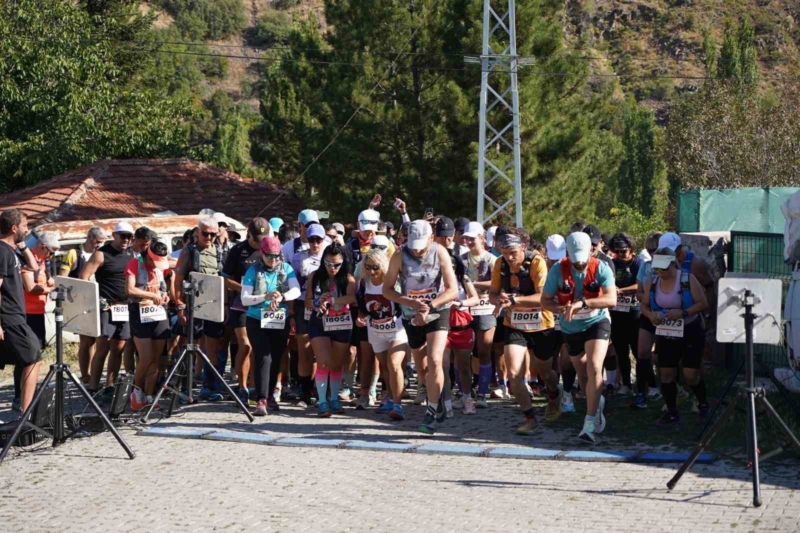 Kızılcahamam Eğrekkaya Trail Maratonu’nda spor ve doğa buluştu