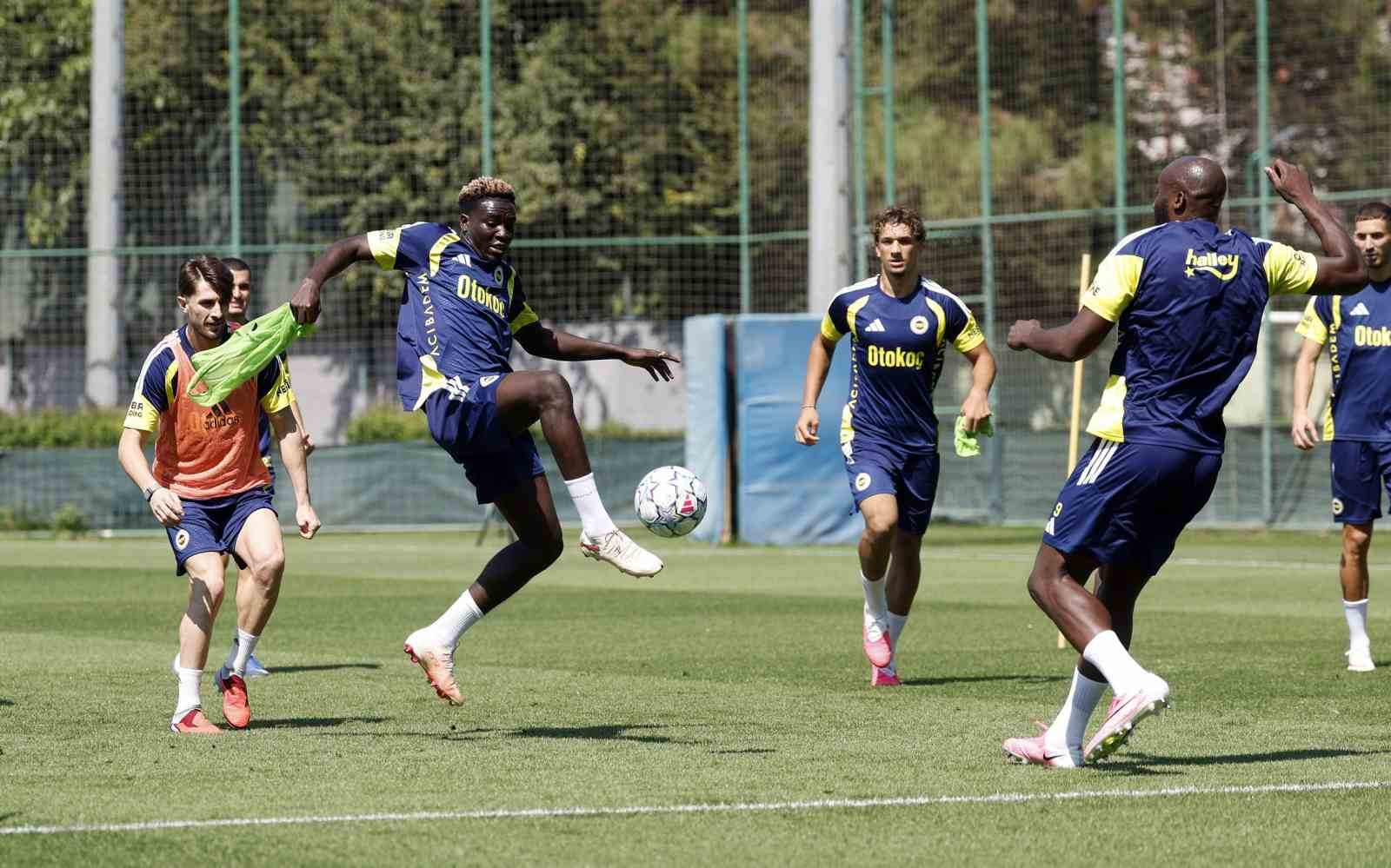 Fenerbahçe, Roma maçı hazırlıklarına başladı