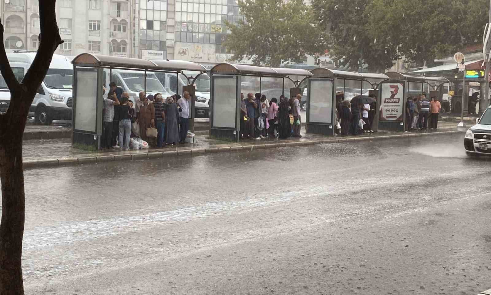 Elazığ’da sağanak ve dolu etkili oldu