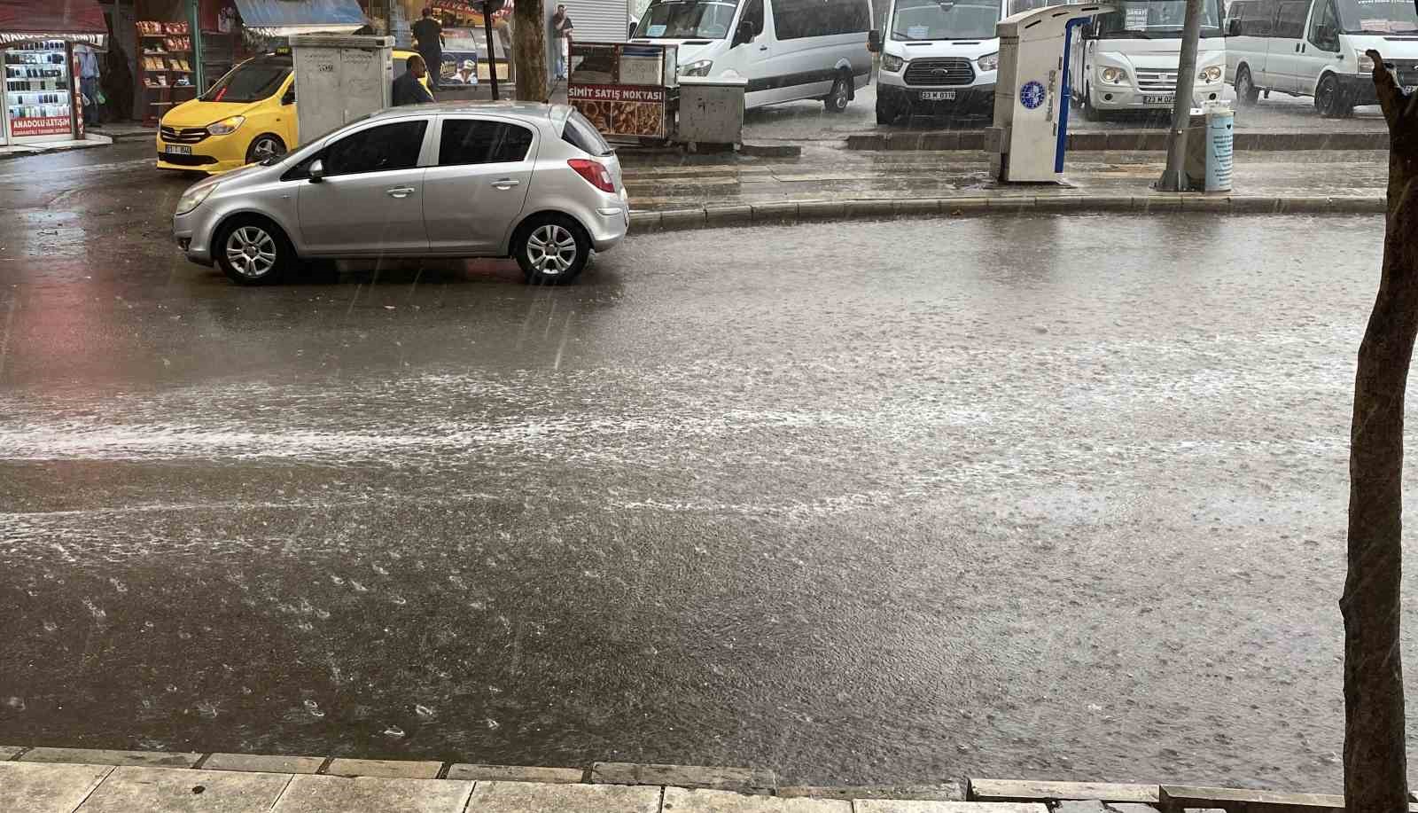 Elazığ’da sağanak ve dolu etkili oldu